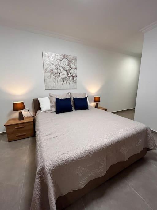 3 Bedroom Seaside Luxury Accommodation - Sleeps 8 St. Paul's Bay Buitenkant foto
