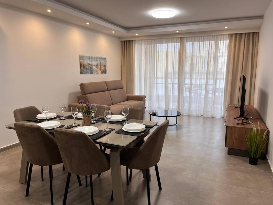 3 Bedroom Seaside Luxury Accommodation - Sleeps 8 St. Paul's Bay Buitenkant foto