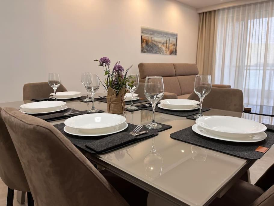 3 Bedroom Seaside Luxury Accommodation - Sleeps 8 St. Paul's Bay Buitenkant foto
