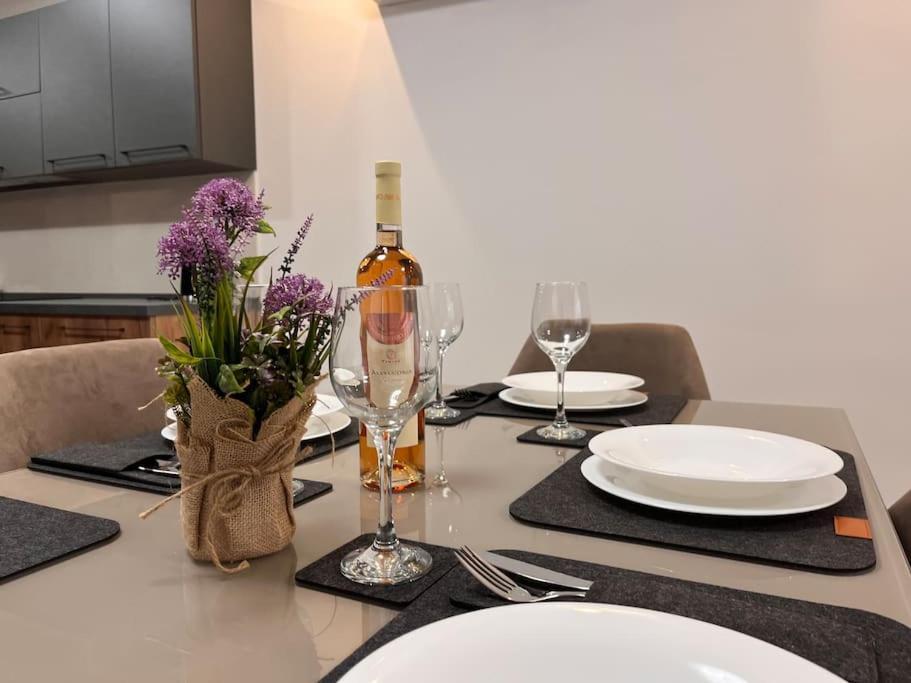 3 Bedroom Seaside Luxury Accommodation - Sleeps 8 St. Paul's Bay Buitenkant foto