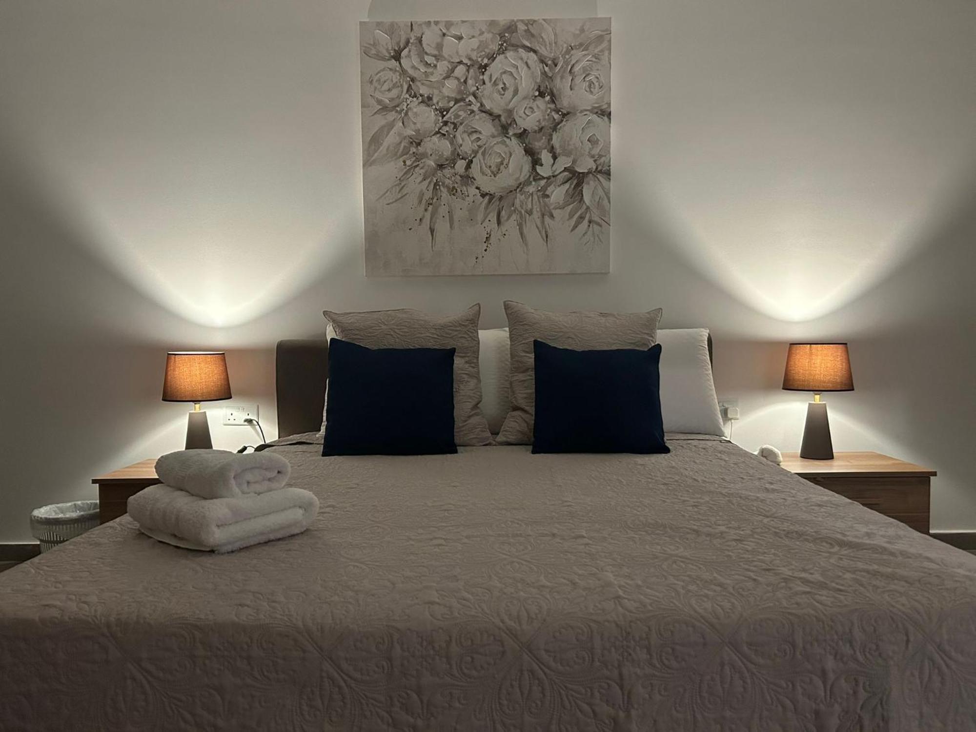 3 Bedroom Seaside Luxury Accommodation - Sleeps 8 St. Paul's Bay Buitenkant foto